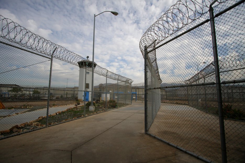 enteringdonovanprison t936
